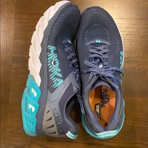 Women’s Hoka One One: W Arahi 2